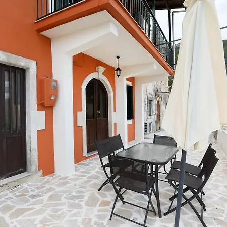 בית נופש Traditional House In Áno Korakiána